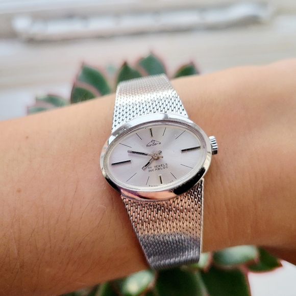 Swiss Mondaine 17 Jewels Silver Watch - Picture 5 of 13